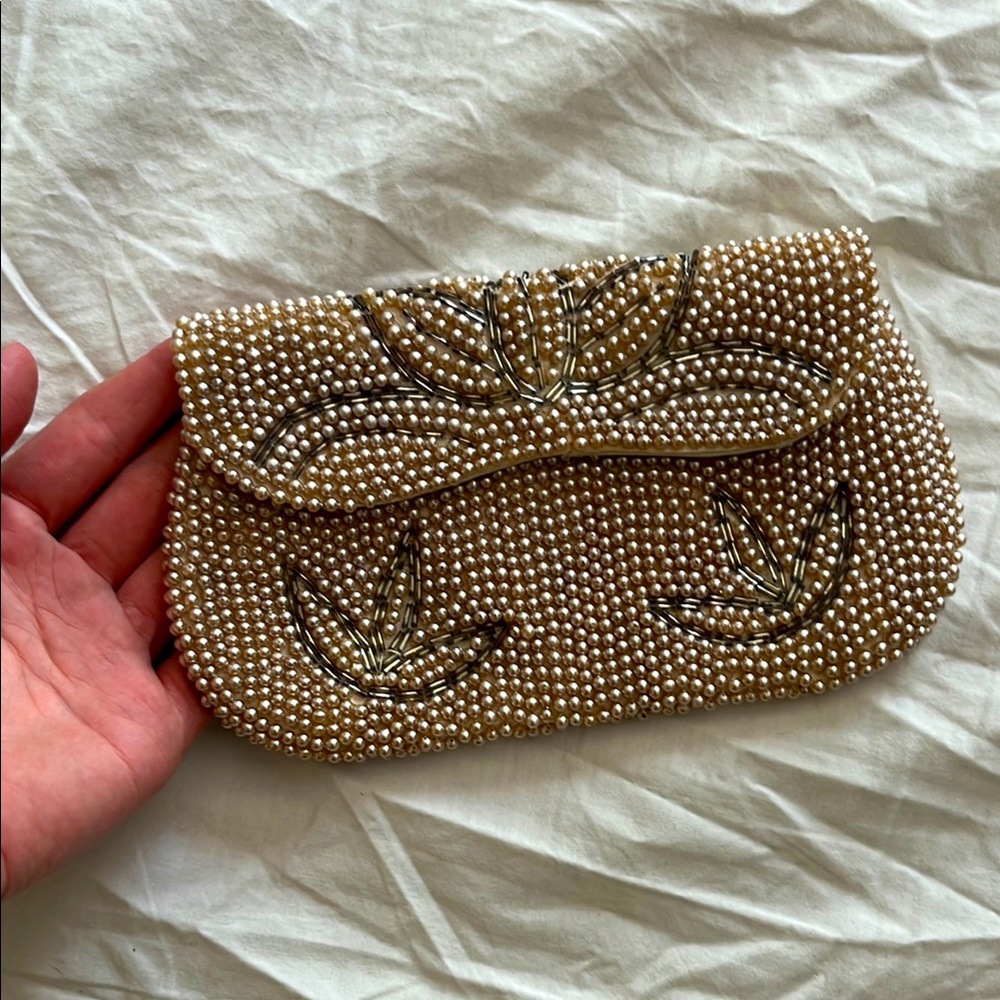 VINTAGE. 1950’s/1960’s Beaded clutch.